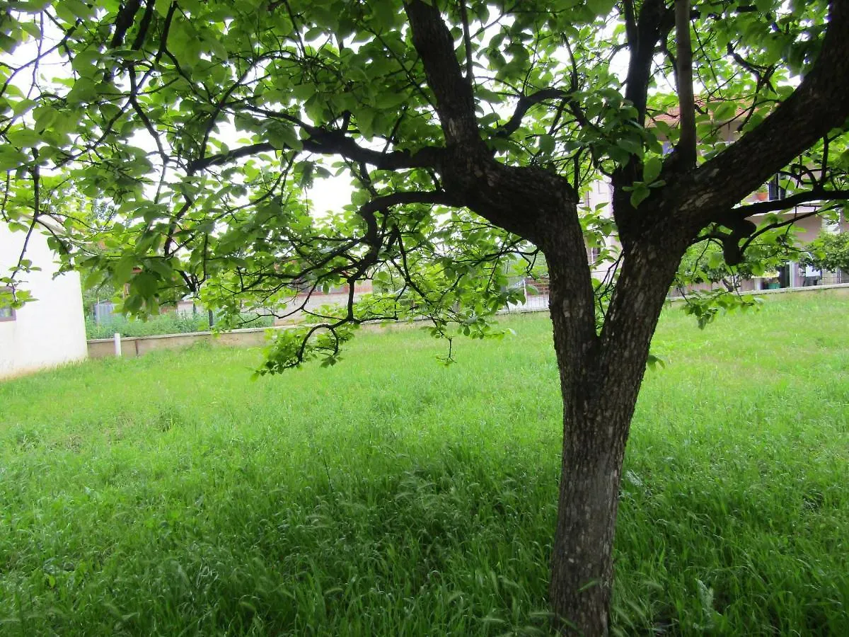 Green Gardens 2 罗维尼 公寓